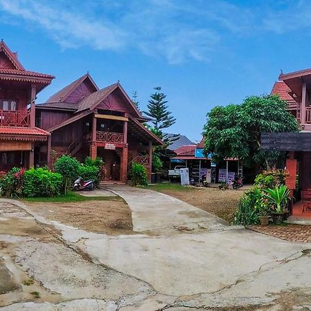 Zuela Guesthouse Луанг Намта Екстериор снимка