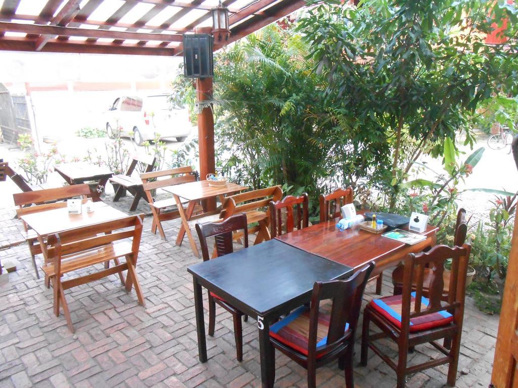 Zuela Guesthouse Луанг Намта Екстериор снимка