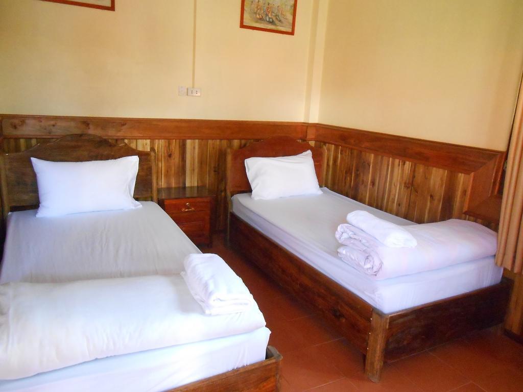 Zuela Guesthouse Луанг Намта Стая снимка
