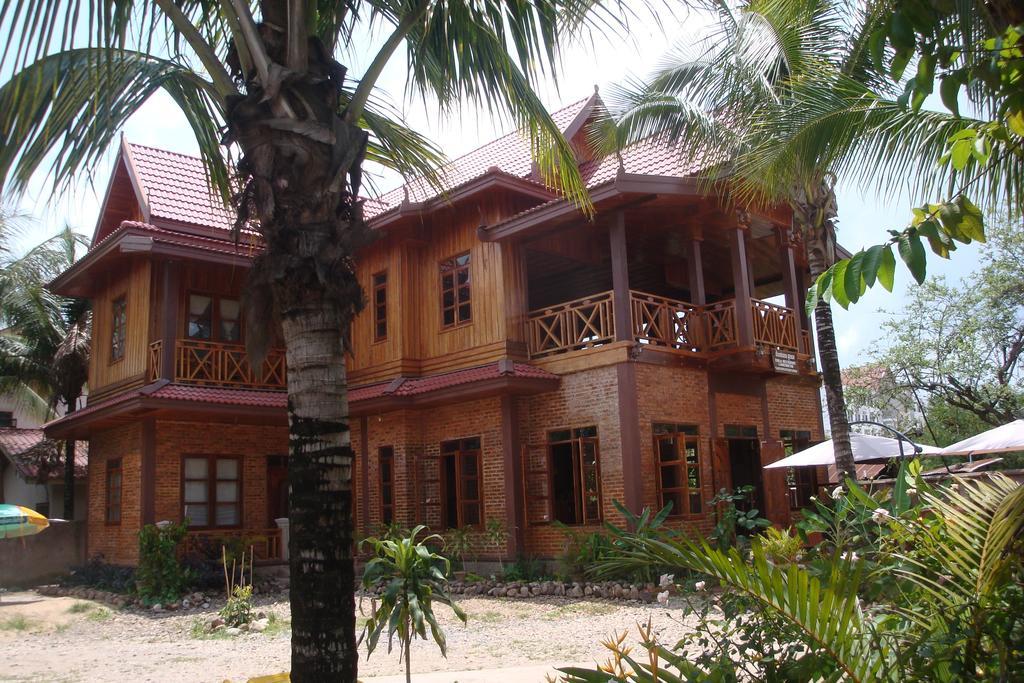 Zuela Guesthouse Луанг Намта Екстериор снимка